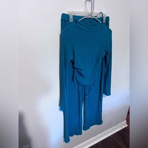 Fashion nova open back pants set